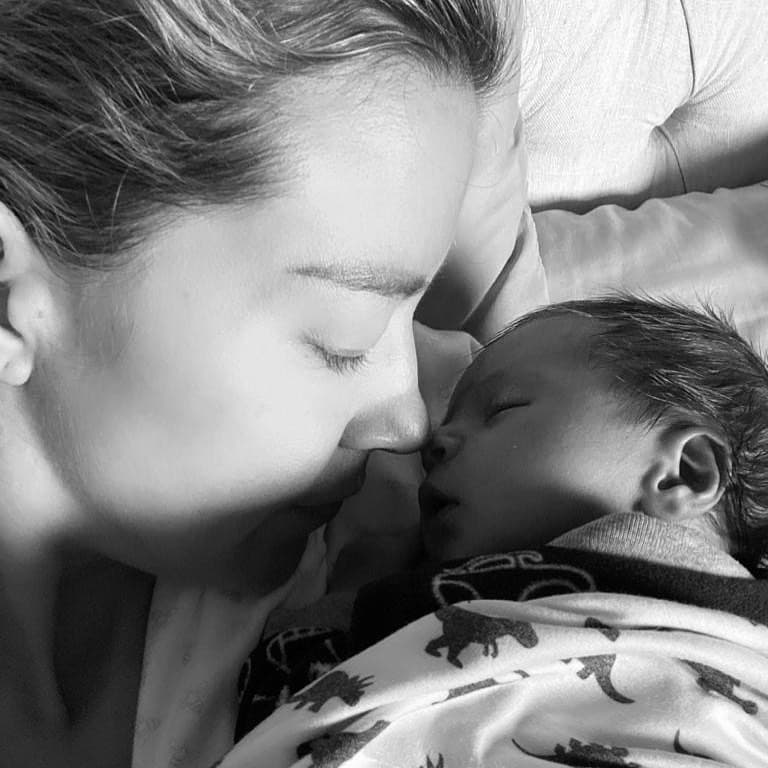 Fernanda Castillo reaparece junto a su hijo y se sincera sobre la lactancia: “me ha sacado adelante”