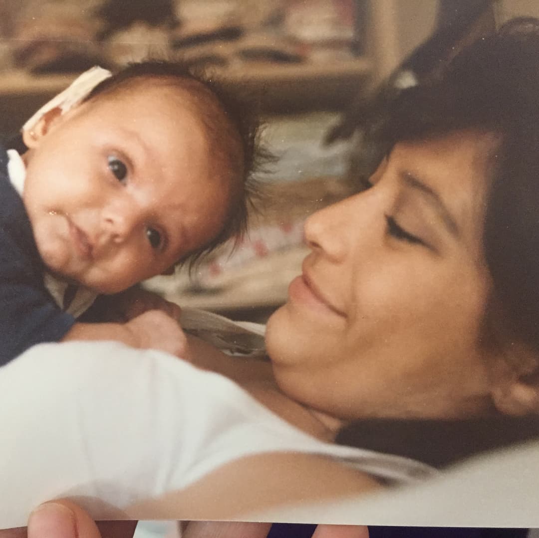 Aislinn Derbez nació el 18 de marzo de 1987 en la Ciudad de México fruto de la relación que sostuvo Eugenio Derbez con Gabriela Michel.