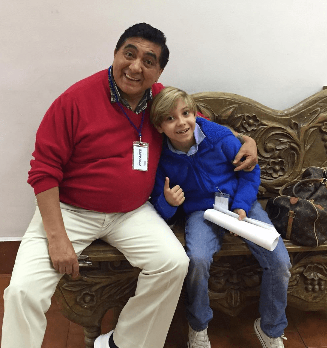 A los 65 años de edad, 
<b>Carlos Bonavides </b>recibió a su primer hijo, Tadeo, a quién procreó con Yodi Marcos, 30 años menor que él. El niño tiene ahora 11 años de edad y ha comenzado a prepararse en el CEA de Televisa para seguir los pasos de su padre, e incluso ha tenido participaciones en telenovelas y programas, lo cual lo llena de orgullo.