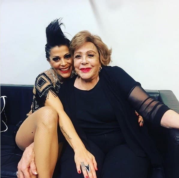 Silvia Pinal publica, como nunca, foto dándole beso en la boca a Alejandra Guzmán: “Siempre juntas”