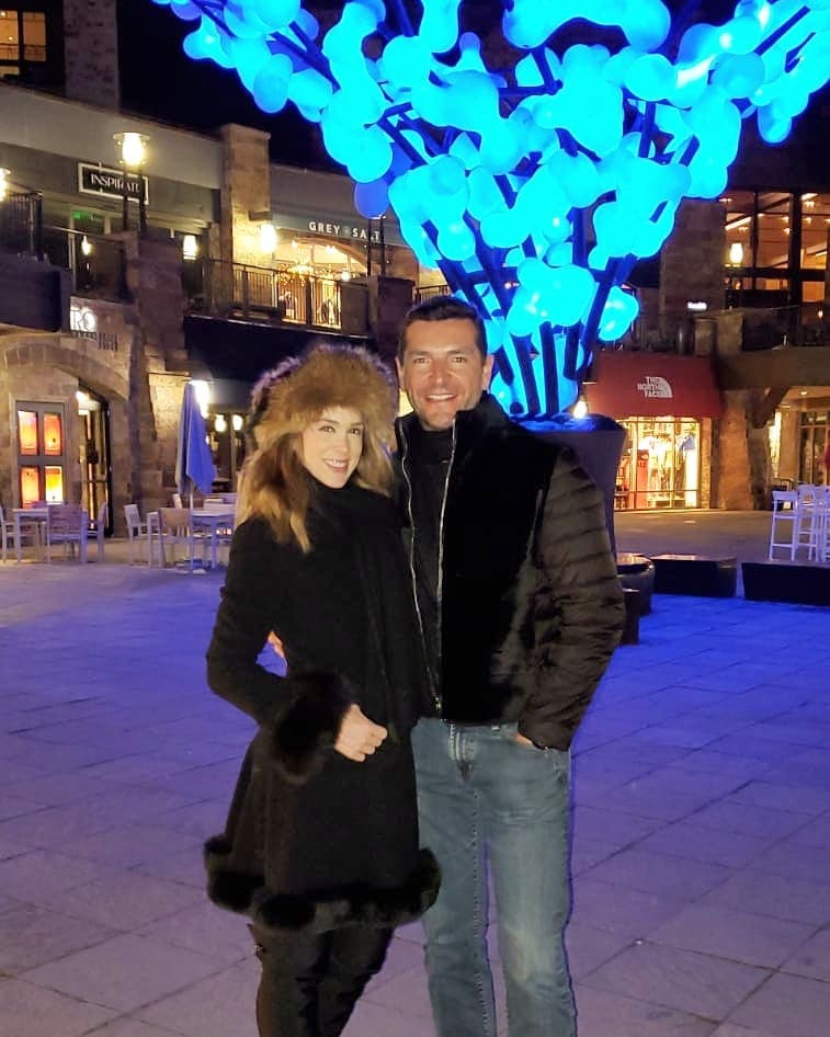 Jacqueline Bracamontes aprovechó su publicación para agradecerle a su esposo por el viaje inolvidable que les dio.