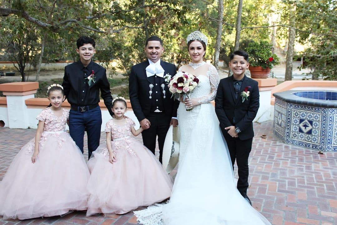 Una de las fotos más tiernas fue donde posa junto a Kenia y sus niños.