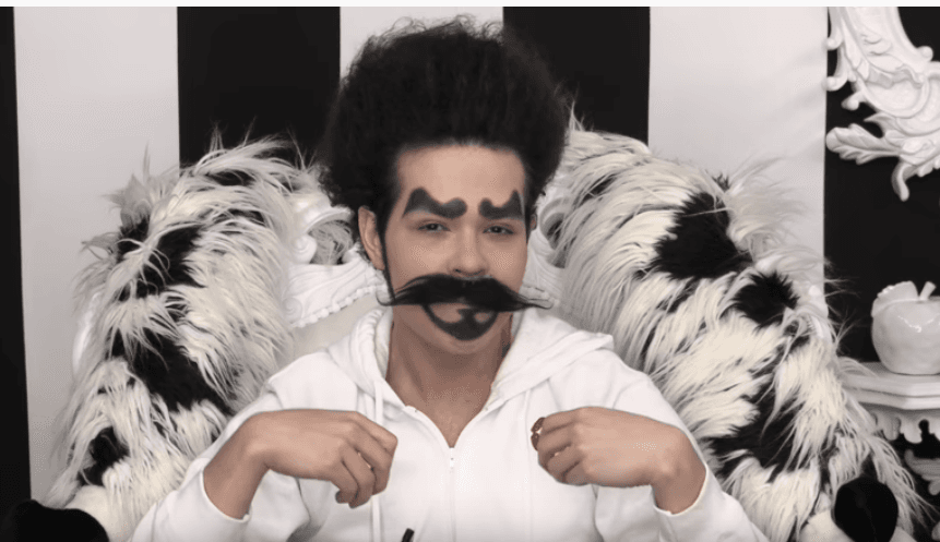 Alex Reyna es un comediante y bailarín mexicano que se dio a conocer en 'Se Vale' con 'Ataulfo', un divertido personaje con una personalidad andrógina, entre 2007 y 2012. A ocho años del término del programa, mirá qué fue de él.