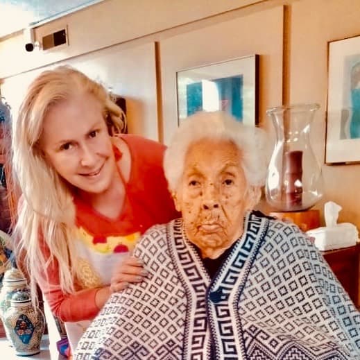 Abuela de Thalía y Laura Zapata tiene las piernas fracturadas; denuncia la actriz descuido