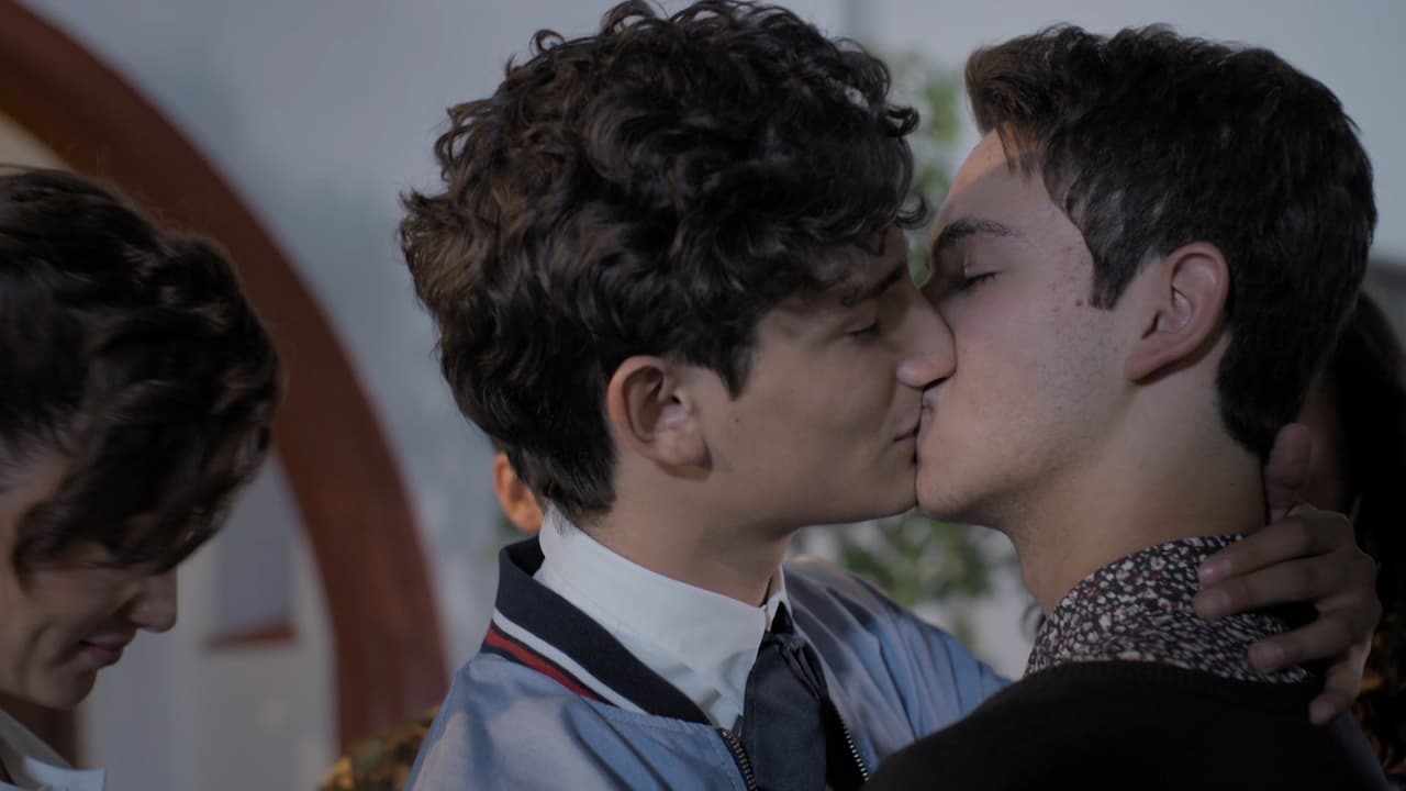 Aunque el festejado era 'Temo', 'Aris' fue sorprendido con una serenata y con otra declaración de amor.
