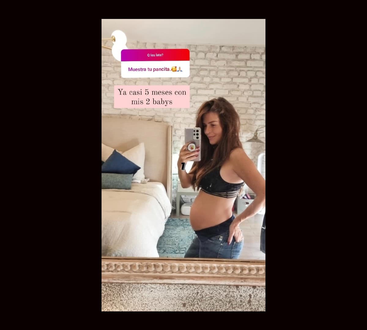 Claudia Álvarez presume como nunca antes sus casi cinco meses de embarazo.