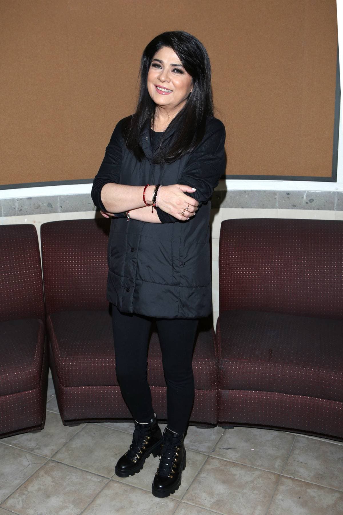 Victoria Ruffo luce irreconocible en foto inédita y famosos quedan impactados