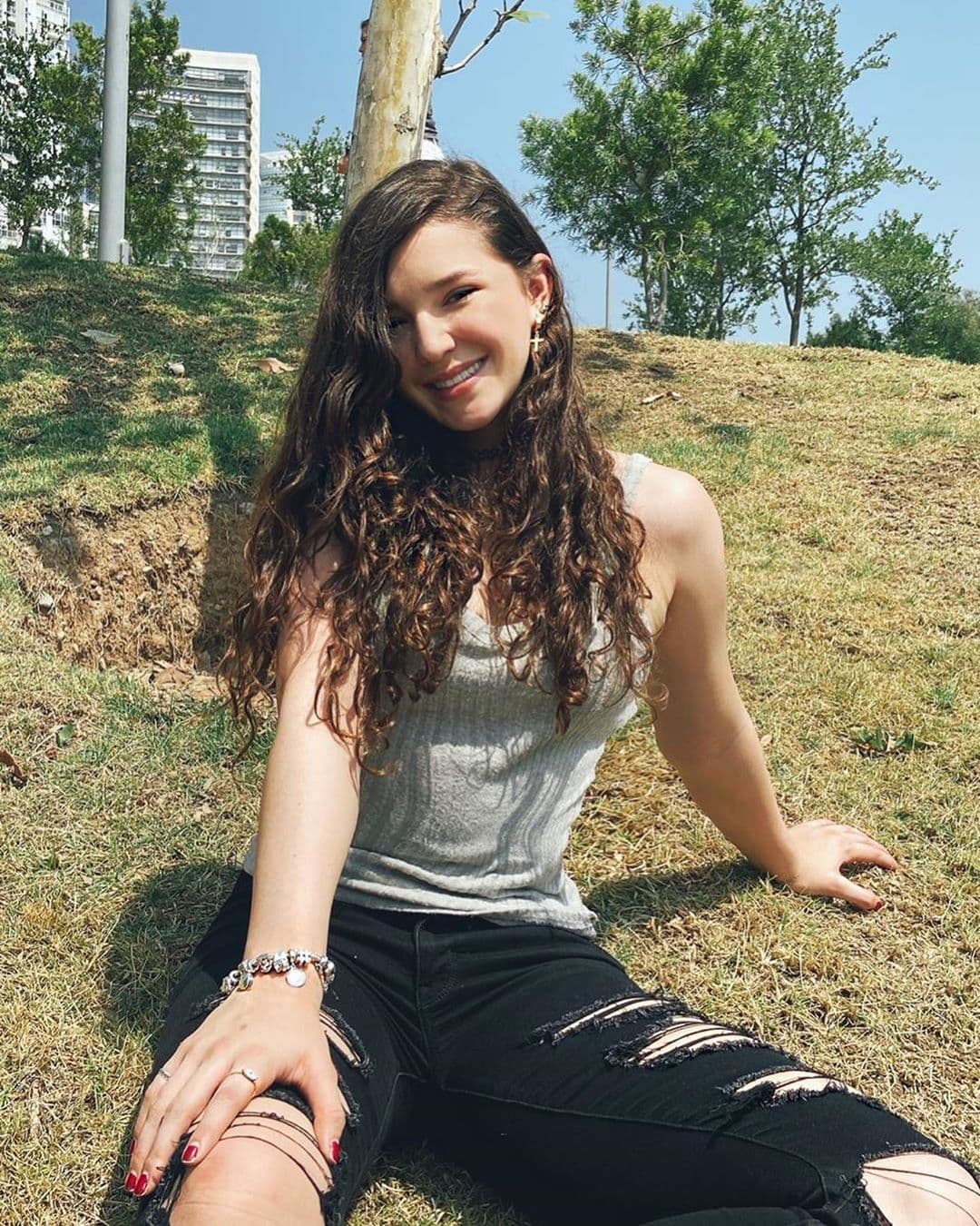 Hija de Andrea Legarreta causa revuelo con foto a punto de cumplir 15 años