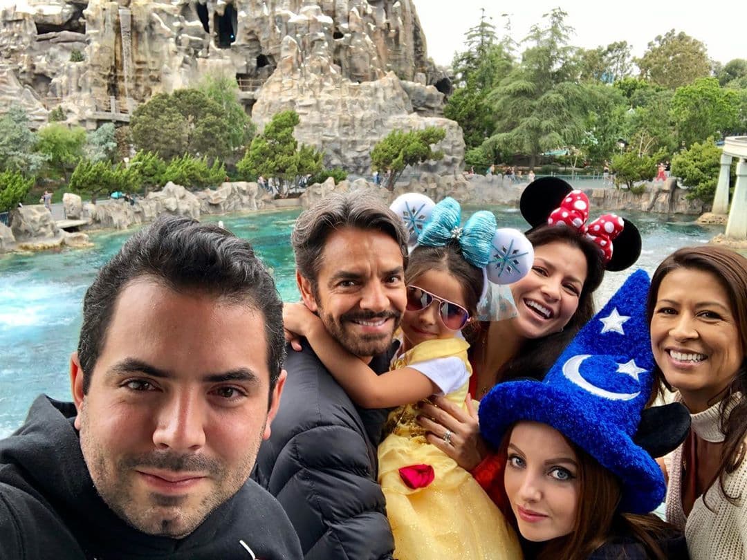 A la escapada familiar acudieron Eugenio Derbez, Alessandra Rosaldo, Aitana y José Eduardo Derbez, quien acudió acompañado de su novia Bárbara Escalante.