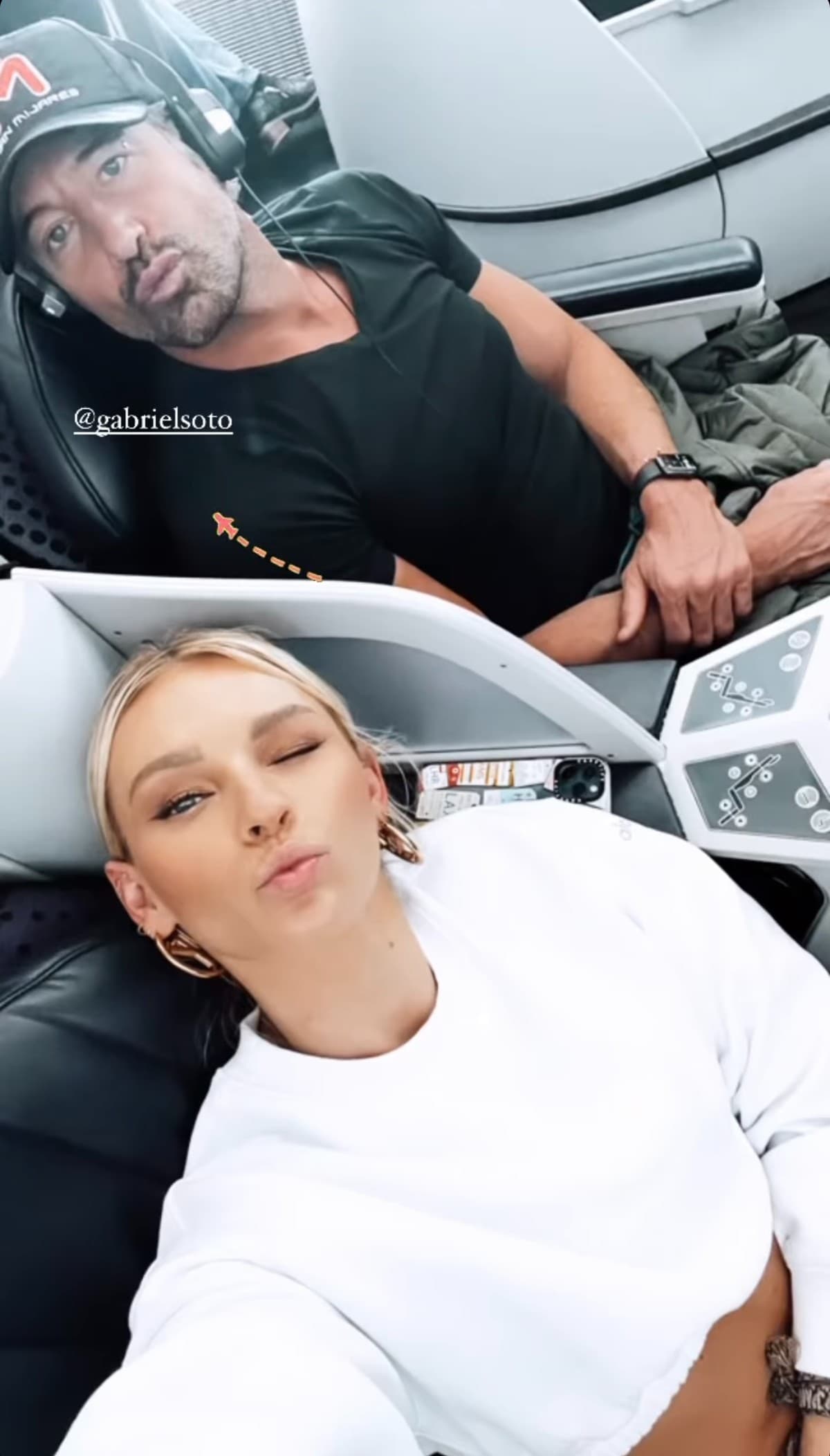 A estas reacciones se sumaron las de sus fans quienes no dudaron en escribirle mensajes como “Muñeca”, “Estás súper guapa”, “Me encanta tu traje de baño” y “Simplemente fabulosa”. Además, le dedicaron emojis de corazones y caritas de amor.