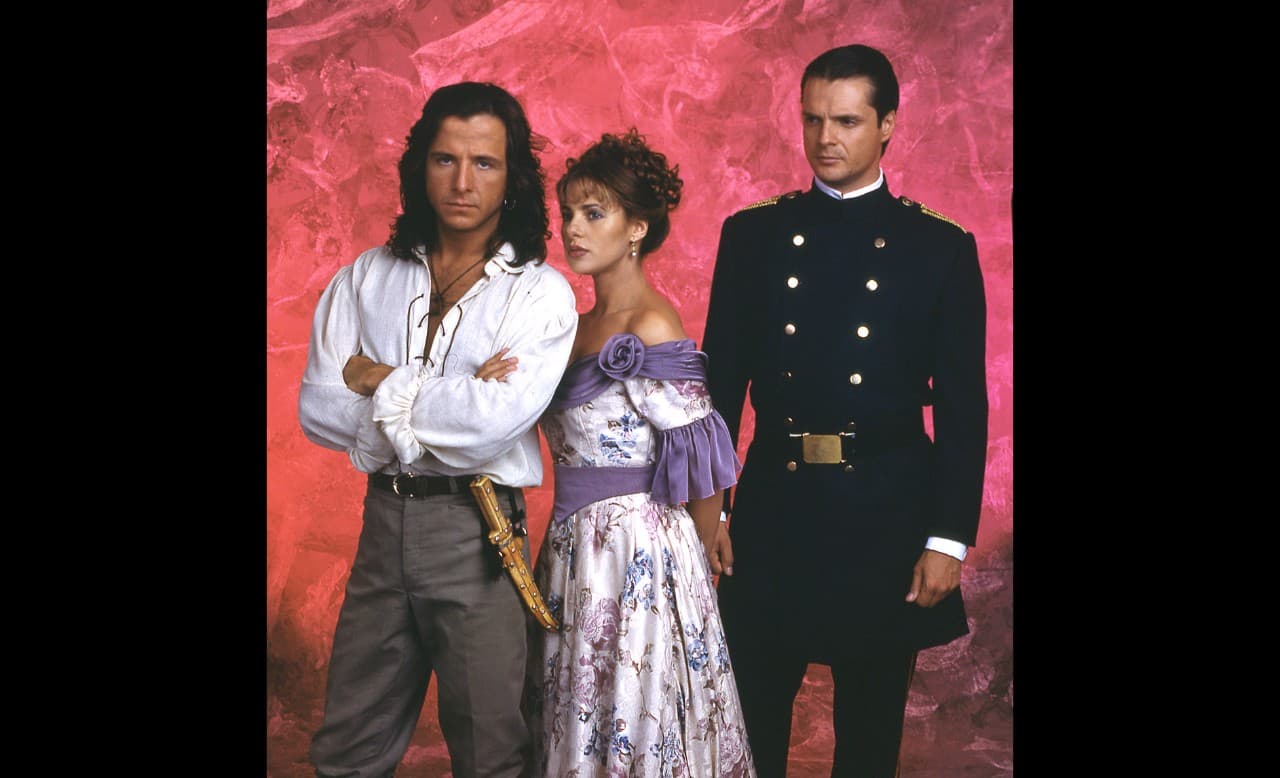 Eduardo Palomo como Juan del Diablo junto a Ana Colchero y Ariel López Padilla.