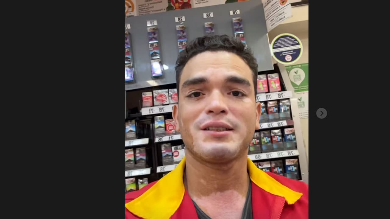 A través de redes sociales Daniel Ruenes comparte detalles de su trabajo en un Oxxo.