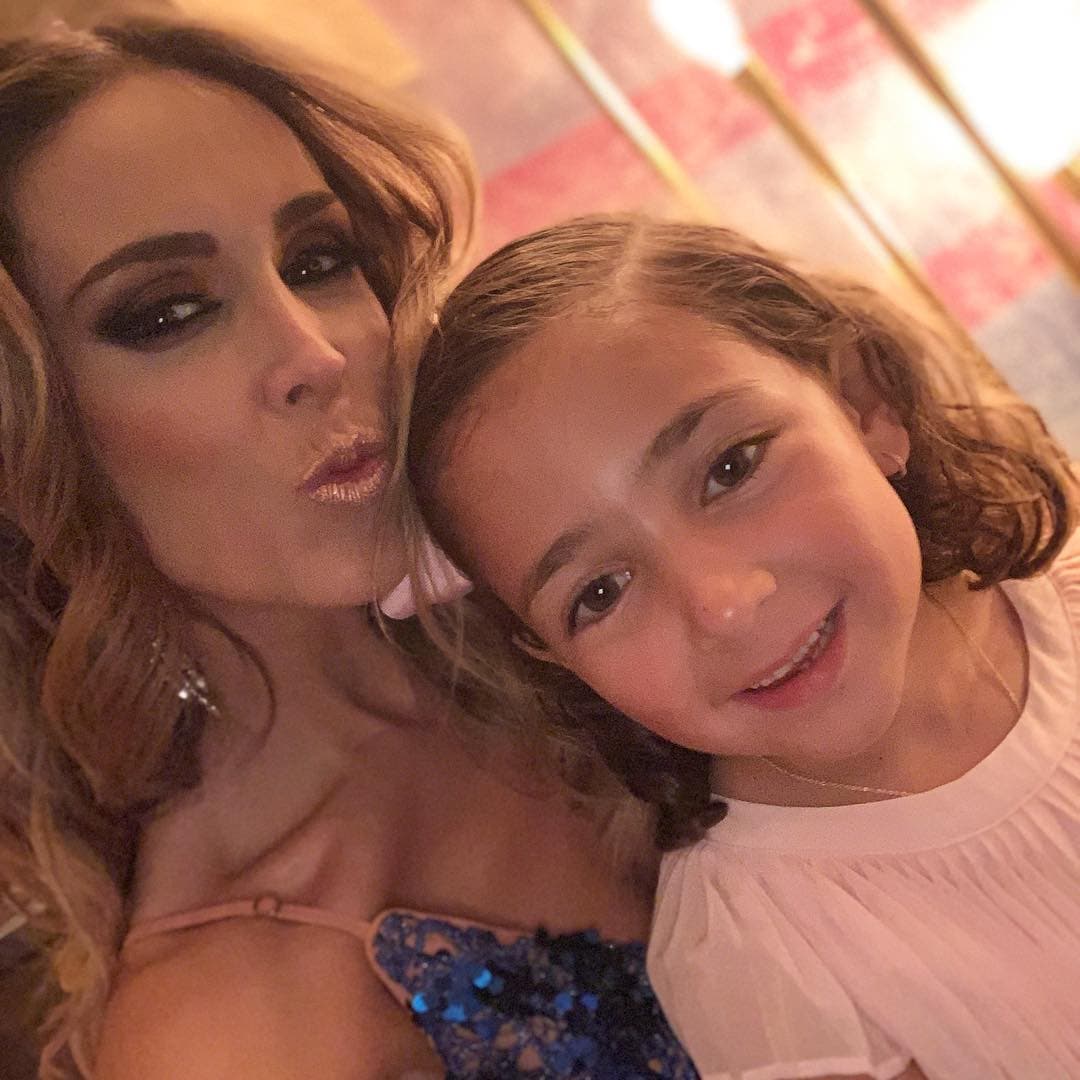 Hija de Jacky Bracamontes le hace competencia al primogénito de Galilea Montijo en el surf