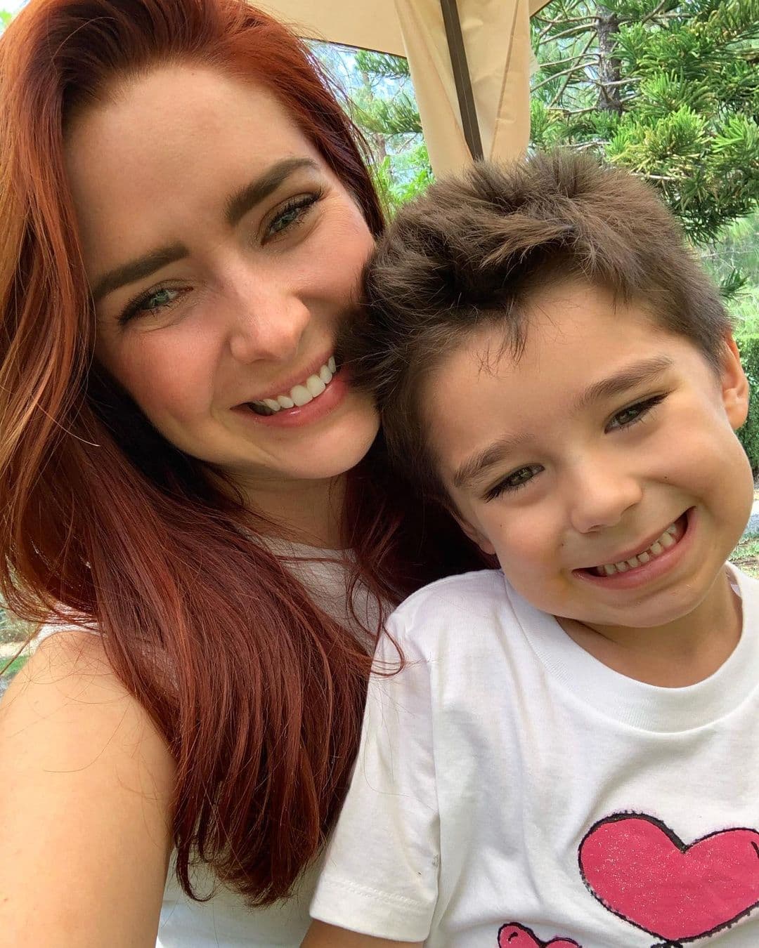 Ariadne Díaz celebra cumpleaños de su hijo con tremenda fiesta: con figuras de dinosaurios y globos