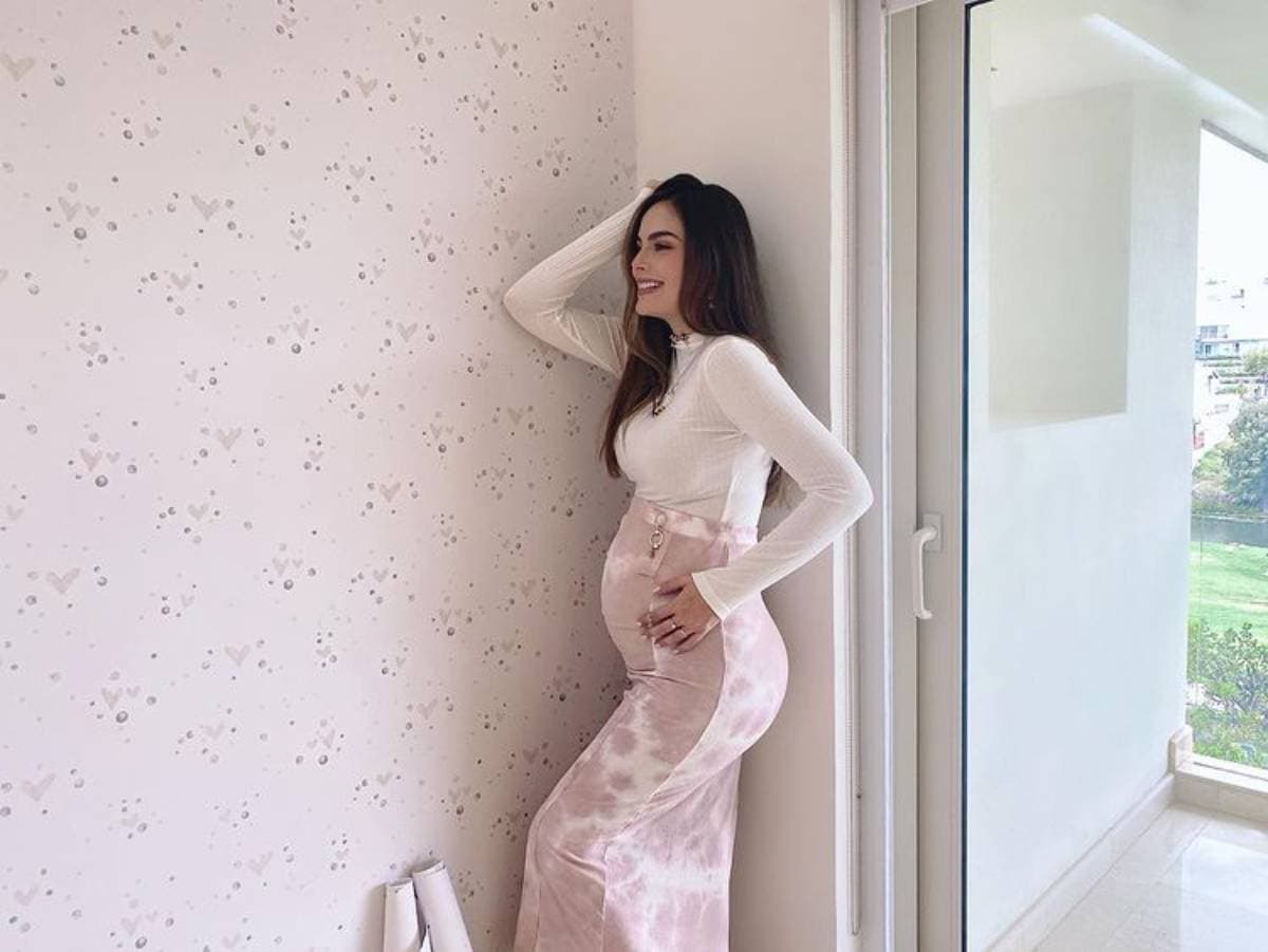 Ximena Navarrete celebra baby shower luciendo su pancita de embarazo y publica tiernas fotos