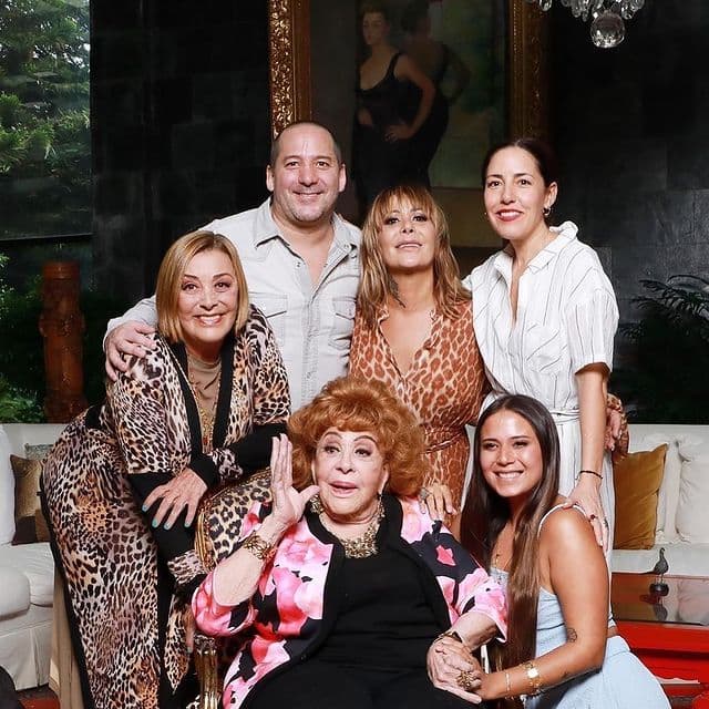 La dinastía Pinal reacciona a la denuncia de abuso de Frida Sofía contra su abuelo Enrique Guzmán