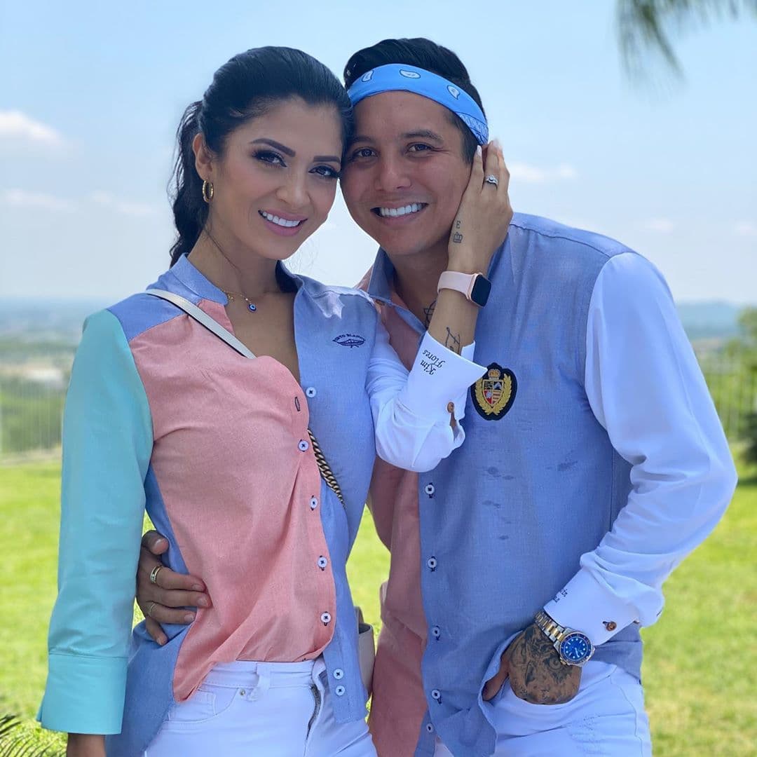 Edwin Luna y Kimberly Flores presumen su amor con foto de su tatuaje en el brazo
