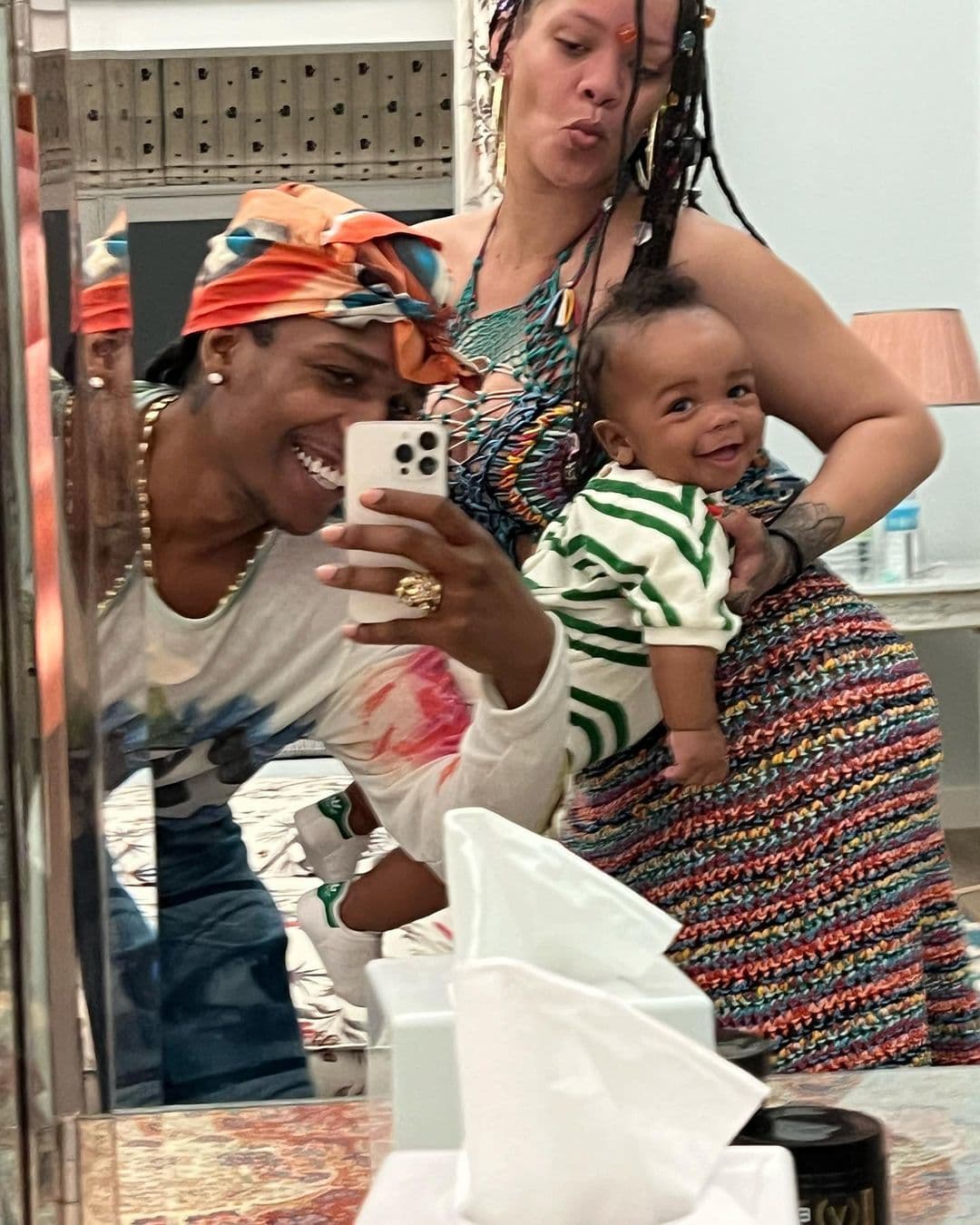 Rihanna y A$AP Rocky celebran el primer año de su hijo con fotos inédita
