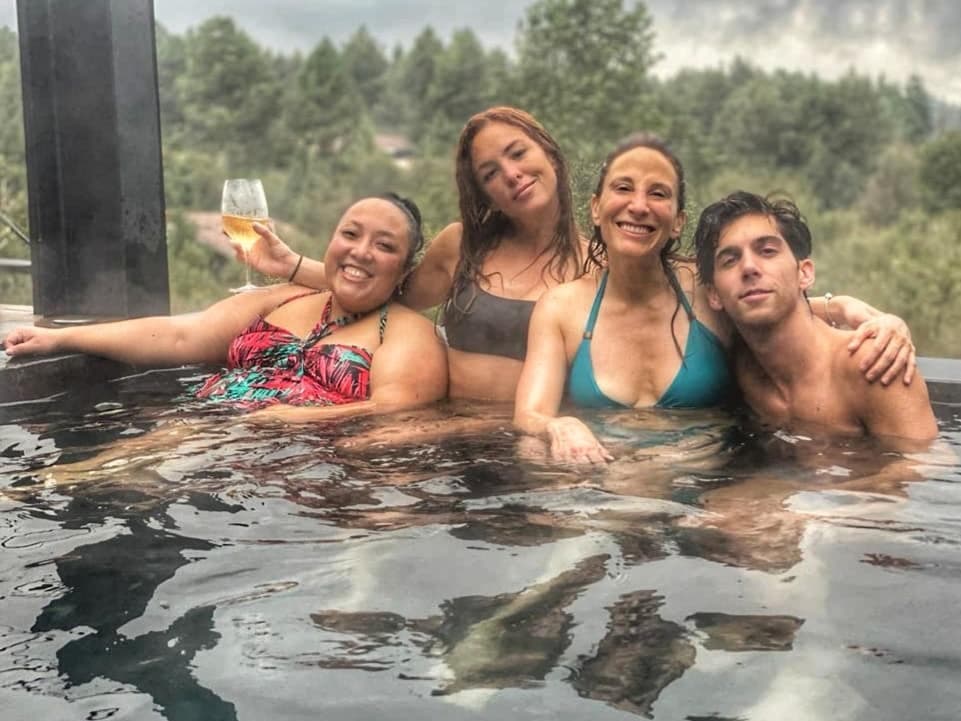 La actriz Begoña Narváez compartió esta imagen donde disfrutan de un merecido y delicioso descanso juntos.