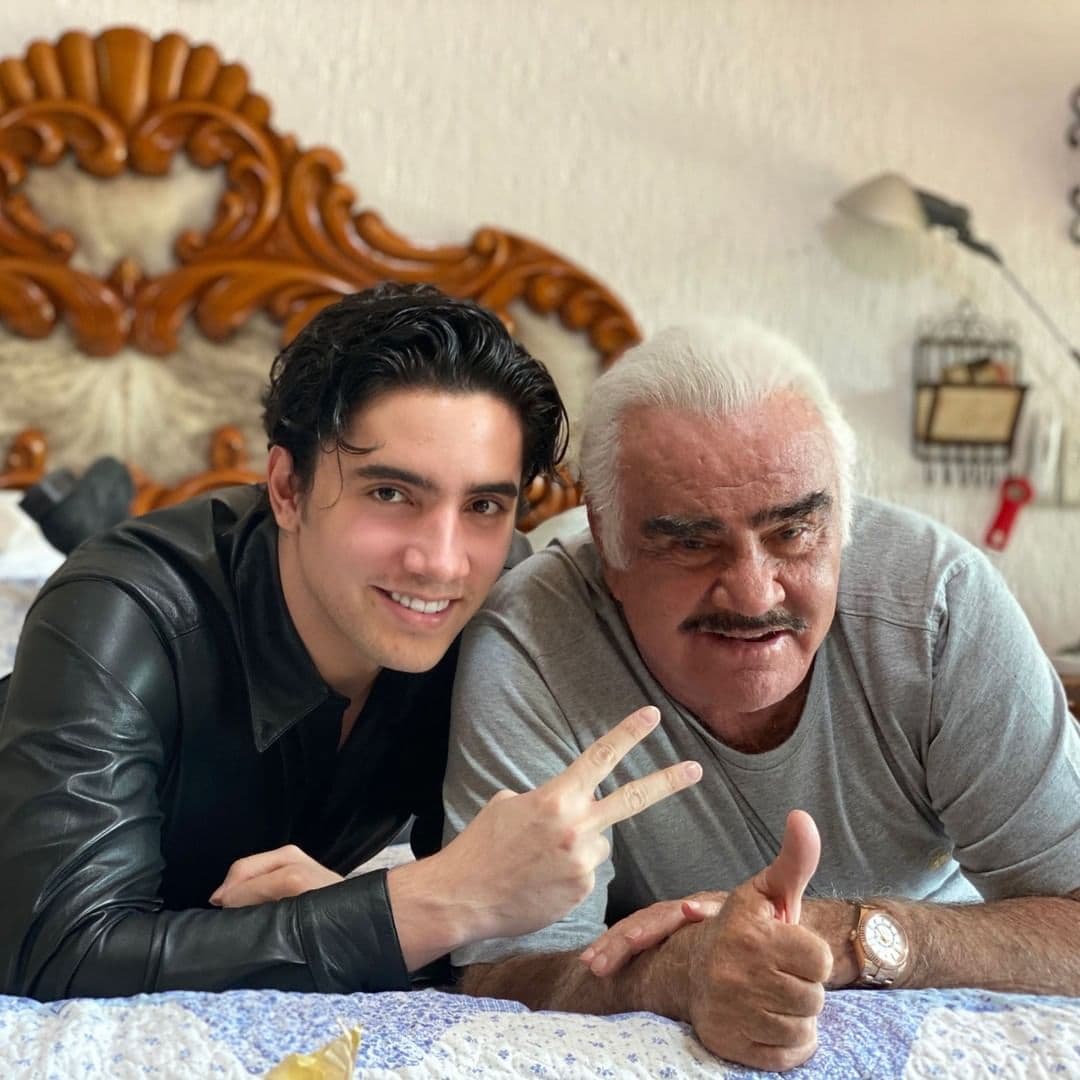 El cantante dio detalles de cómo su abuelo se le manifestó.