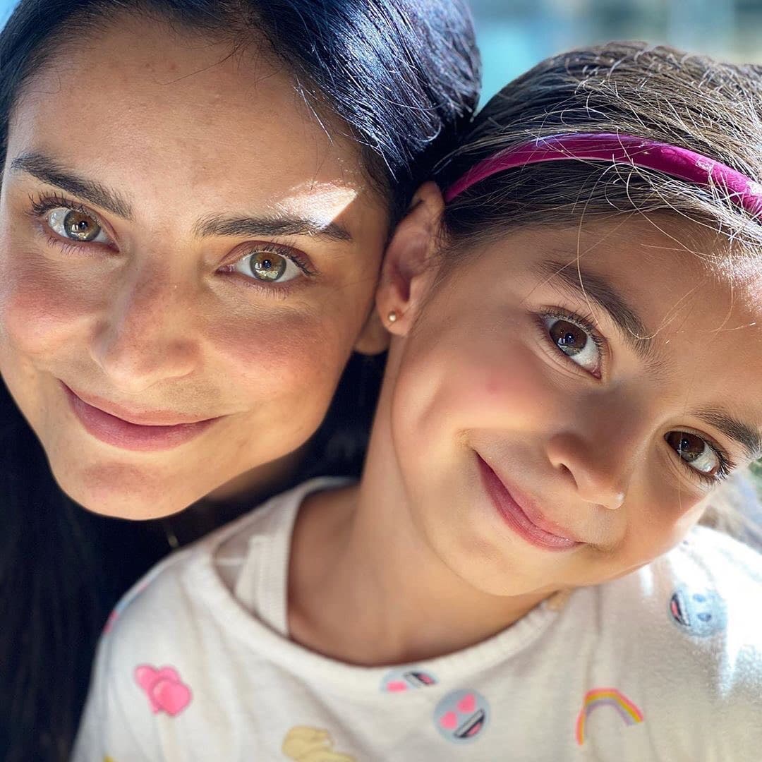 “Te amamos con todo el corazón. Gracias a que fuimos muchas veces tus 
<i>babysitters </i>me animé a ser mamá. Gracias por amar y cuidar tanto a Kai, por ser tan amorosa, sensible, y por cantar tan bonito, todo el día y a todas horas”, detalló.