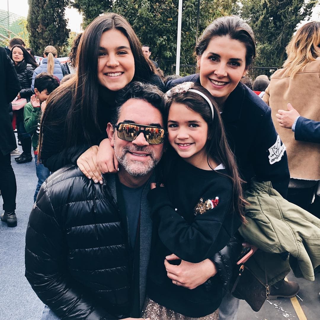 En cuestión de horas, la publicación de Mayrín Villanueva consiguió casi cien mil ‘Me gusta’ y decenas de mensajes en los que los fieles admiradores no solo destacaron la belleza de sus hijas, sino también el gran parecido físico que tienen con ella.