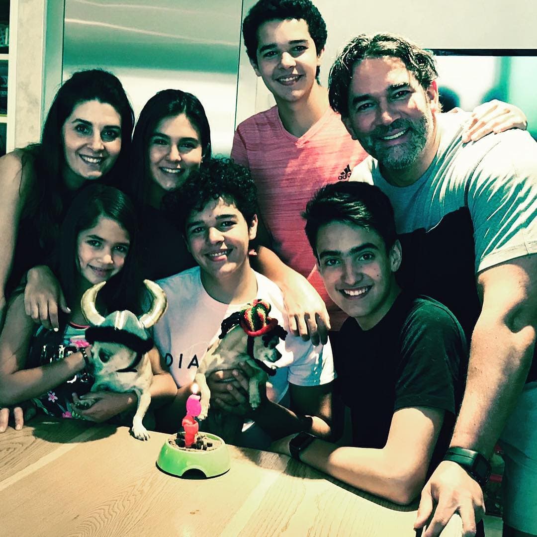 “Feliz cumpleaños… Los queremos mucho”, precisó la actriz, quien acompañó su publicación con la canción “Happy Birthday” del artista Jovanie.