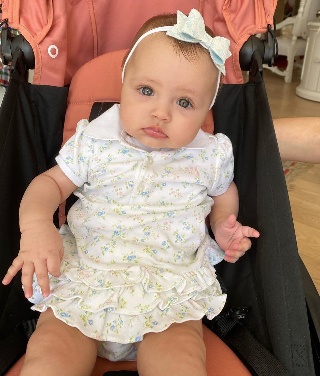 George Seely también ha reaccionado a algunas de las imágenes que la actriz postea en la cuenta oficial de Instagram de su hija Bella.