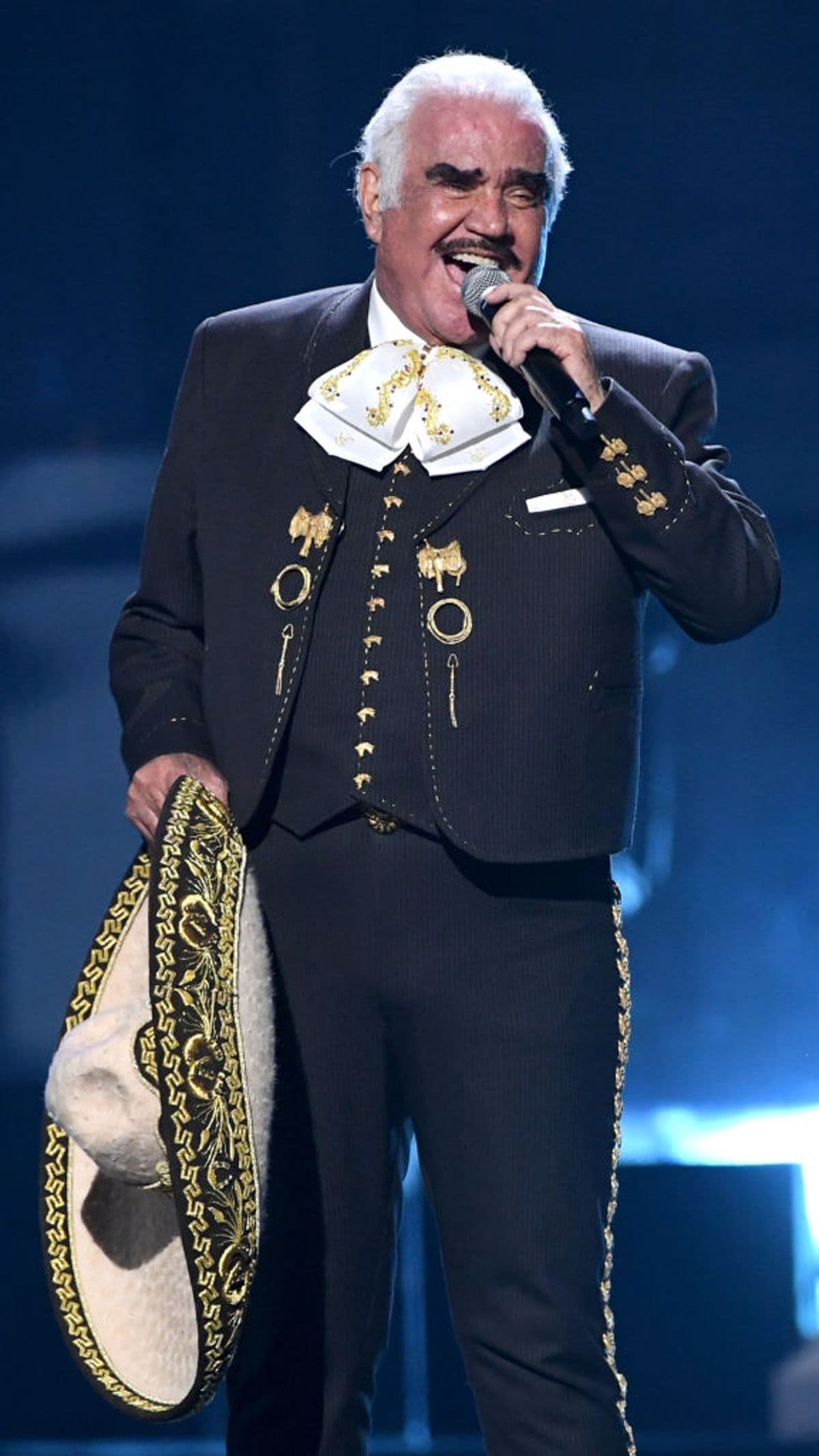 Confirman bioserie de Vicente Fernández en Televisa