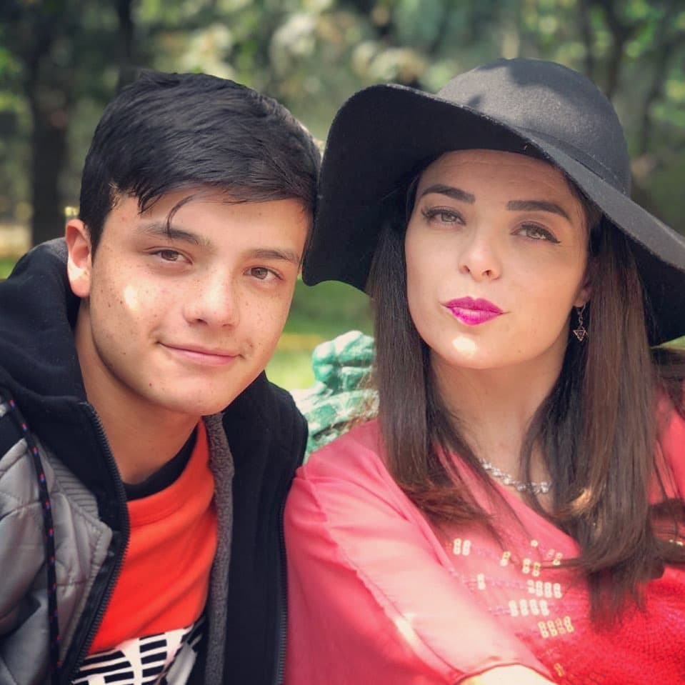 Pero al paso de los años, Omar quería salir de México y la actriz tuvo que pelear la patria potestad de su hijo, por lo que el hoy adolescente se reencontró con su papá cuando tenía tan solo 10 años.