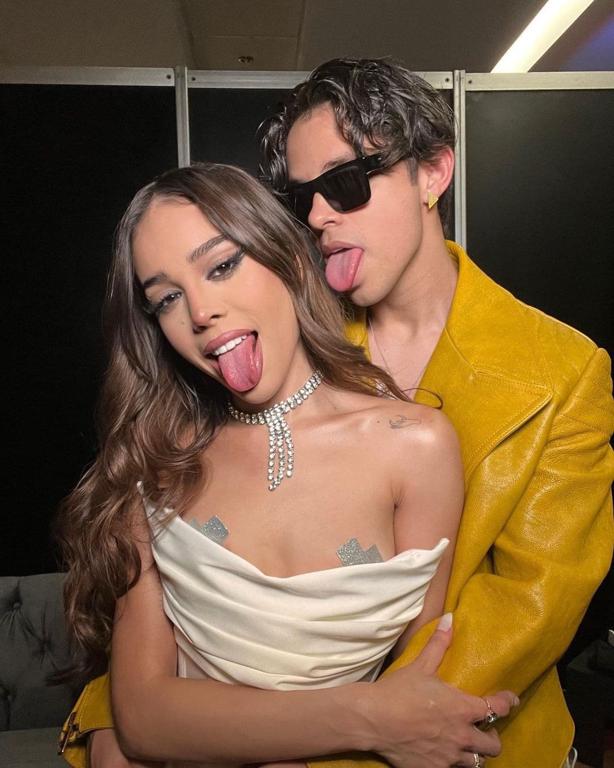 Danna Paola vive un tórrido romance con Álex Hoyer