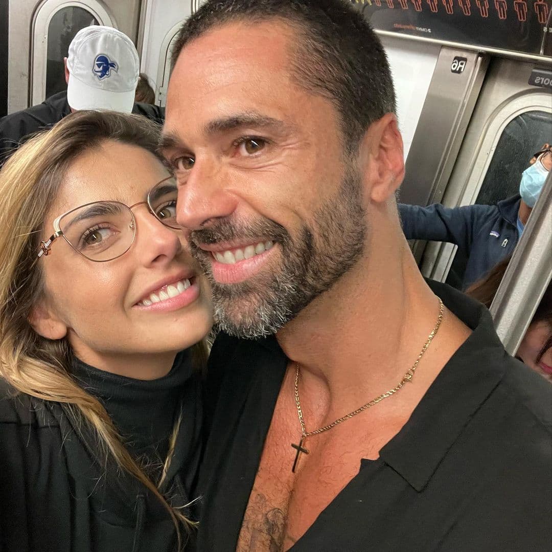 La actriz compartió imágenes del encuentro entre las dos familias revelando su reacción.