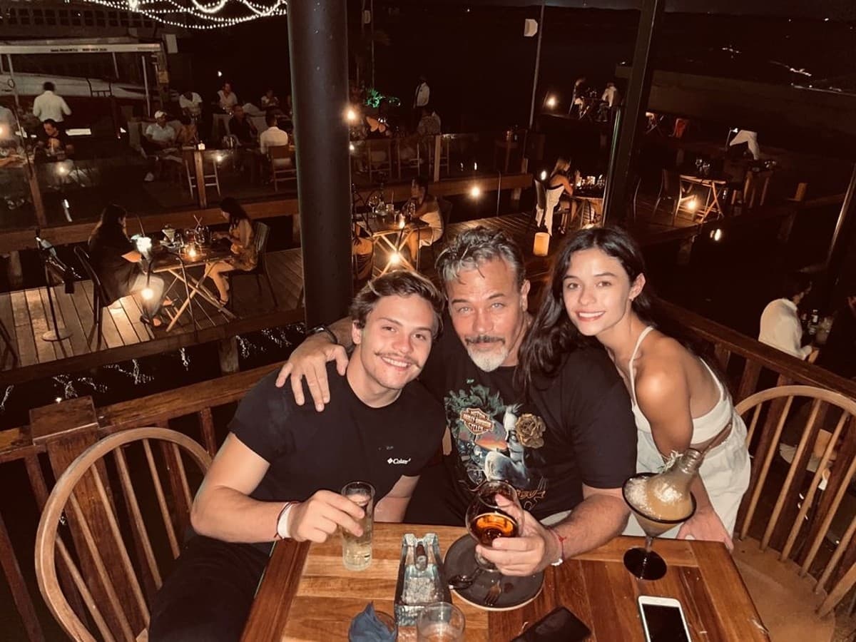 Valeria Santaella nació en mayo de 1998. La joven, al igual que su mellizo Graco, es fruto del matrimonio que Sergio Sendel sostuvo con Marcela Rodríguez, de quien se divorció en 2013 luego de 15 años de matrimonio.