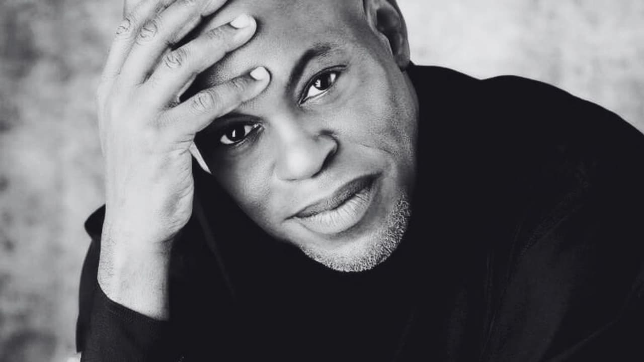 Muere famoso cantante: revelan cómo fue encontrado sin vida y detienen a su hijo como principal sospechoso