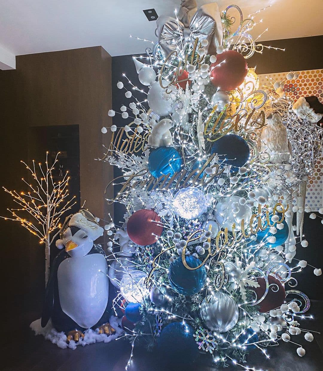 Galilea Montijo siguió los pasos de su compañera de emisión y en su cuenta de Instagram también dejó ver la majestuosa decoración navideña que ya luce su casa de la Ciudad de México.