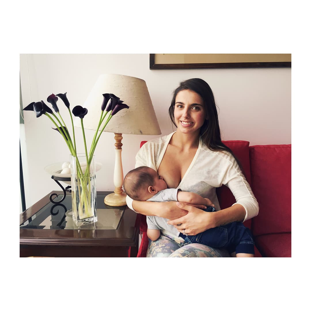 Michelle Renaud es otra famosa que es pro lactancia y así lo dejó ver en Instagram. "Para mi ser mamá es la mejor experiencia de mi vida y sin duda la lactancia fue un vínculo que me unió demasiado a mi bebé, saber que mi cuerpo tenía la sabiduría de hacerlo crecer, protegerlo, alimentarlo y apapacharlo me hacía sentir mágica”, sentenció.