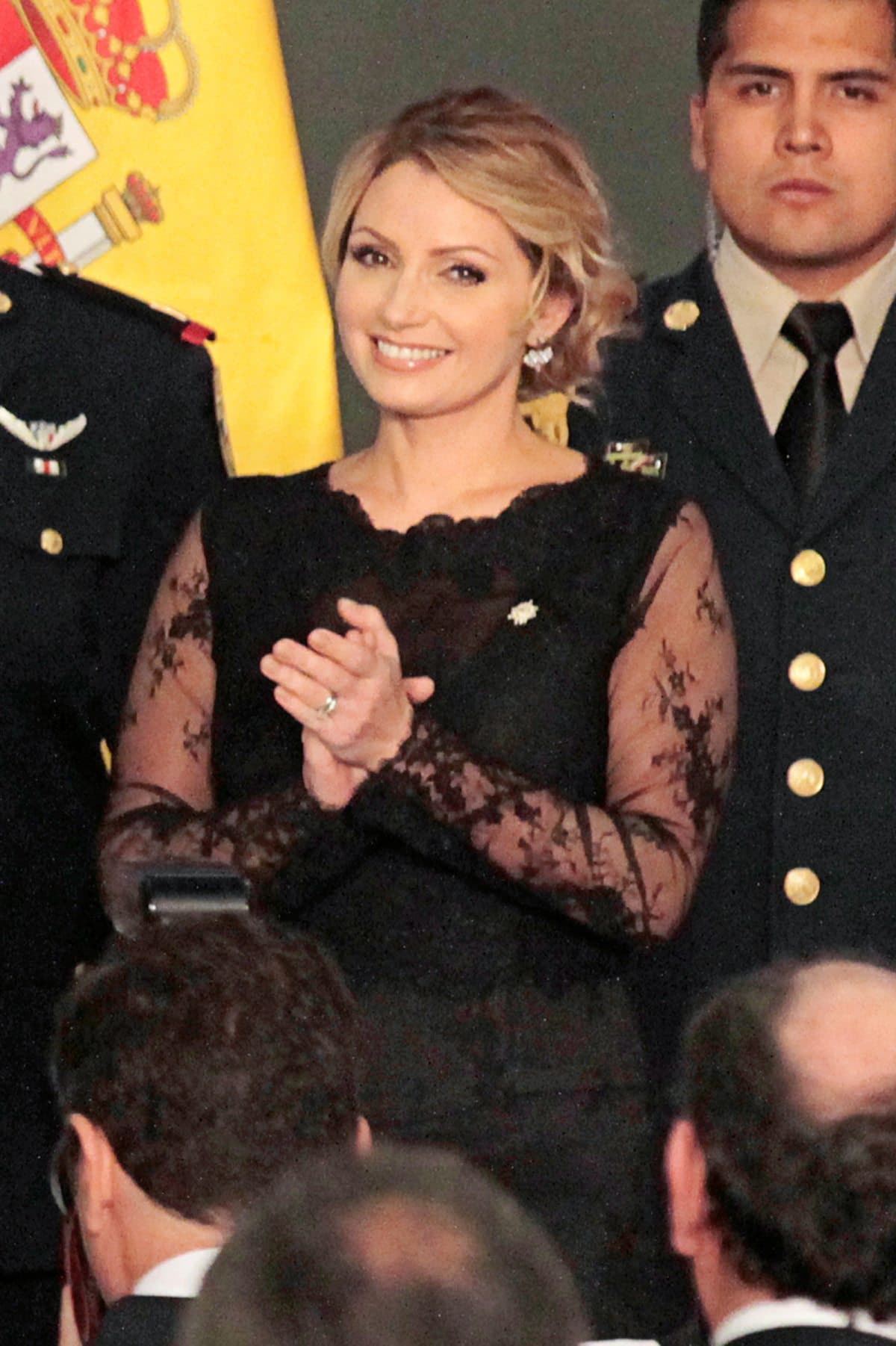 La actriz aparece muy sonriente con su hija Regina en tierna foto