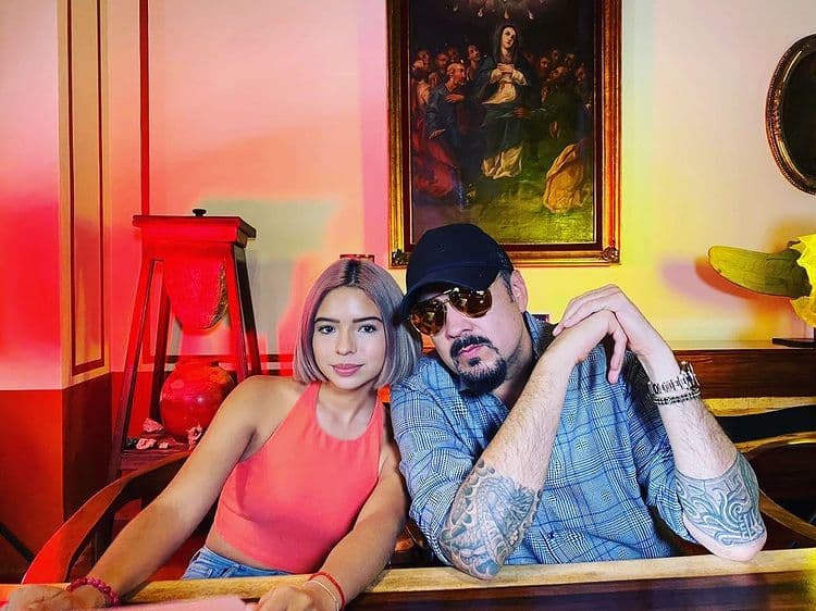 El cantante reapareció en redes sociales en medio de la polémica.