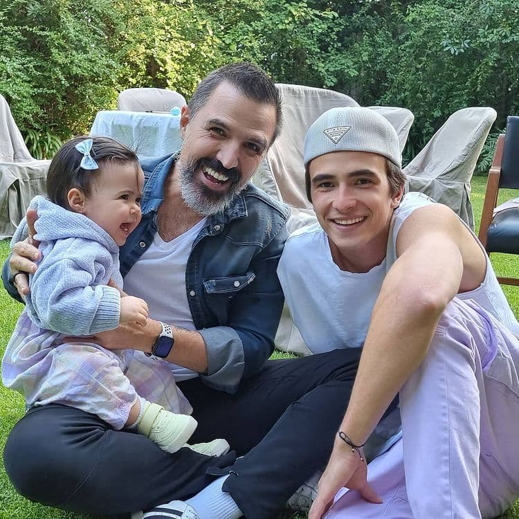 El esposo de Claudia Álvarez no solo deja ver el gran parecido físico que su hijo tiene con él, también le ha dedicado emotivos mensajes.