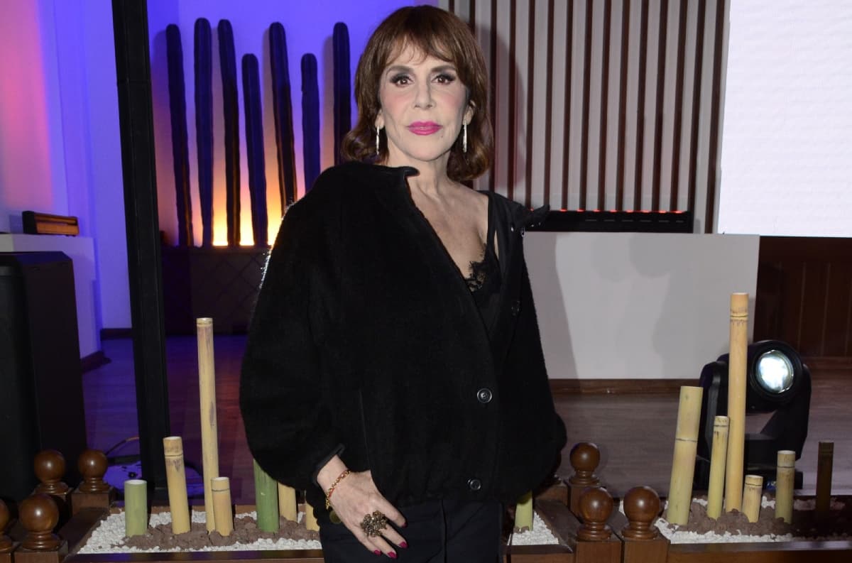 Famosos dan el último adiós a Rebecca Jones y con el corazón roto la despiden