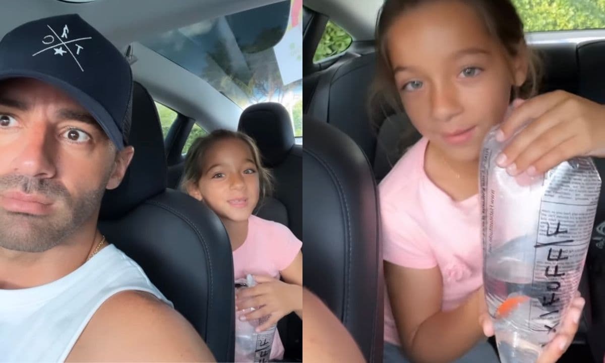 La pequeña mostró al pez que tendrá en su nuevo tanque