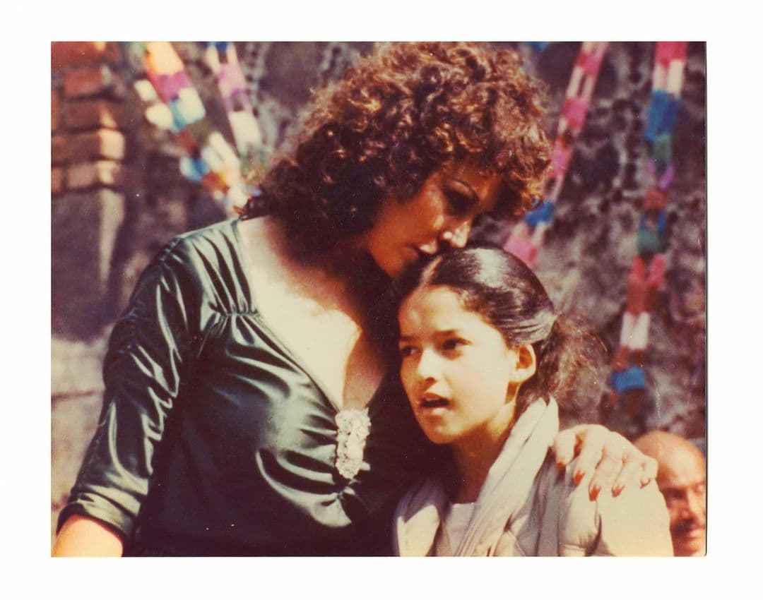Shaula Vega también le dijo adiós a su mamá, con una foto de su infancia y un emotivo mensaje que reza: “Tú y yo, así siempre”.