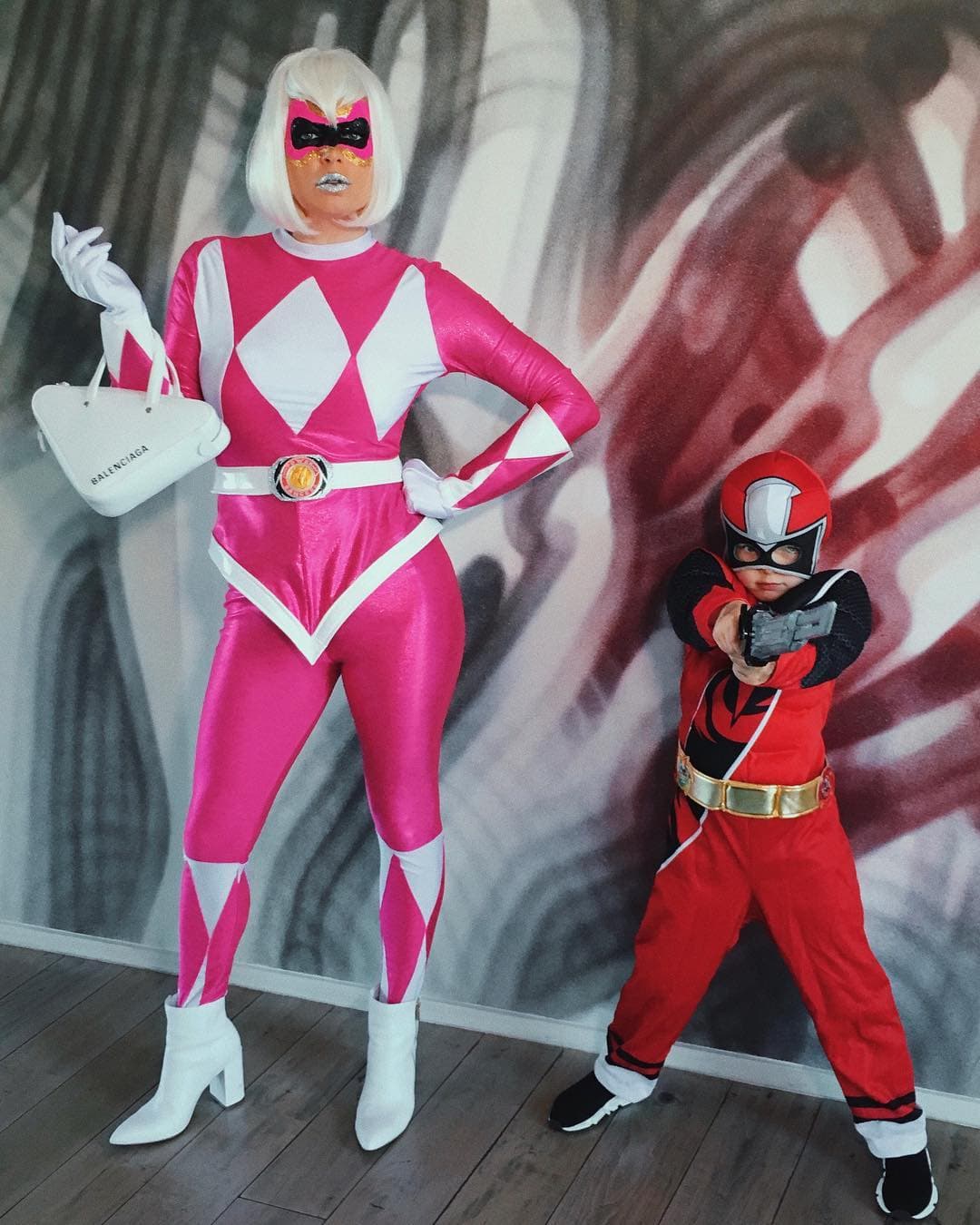 Fergie se disfrazó de Power ranger rosa.