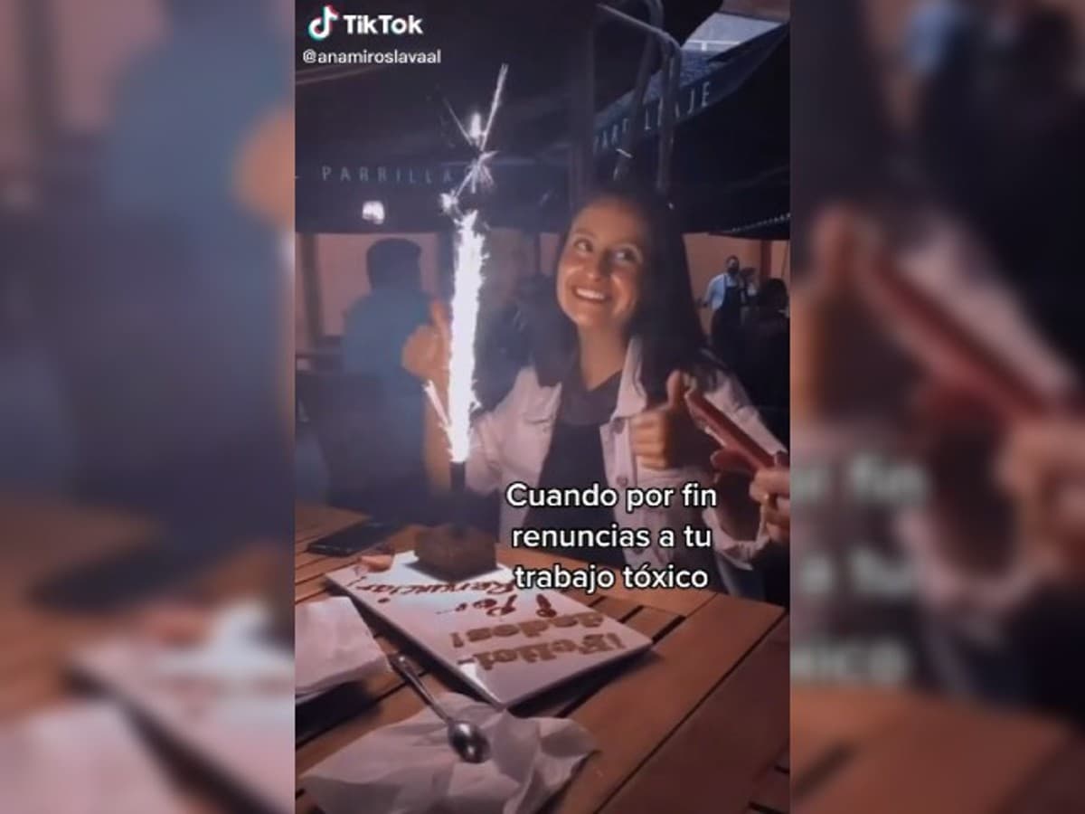Mujer renuncia a su ‘trabajo tóxico’ y así lo celebra.