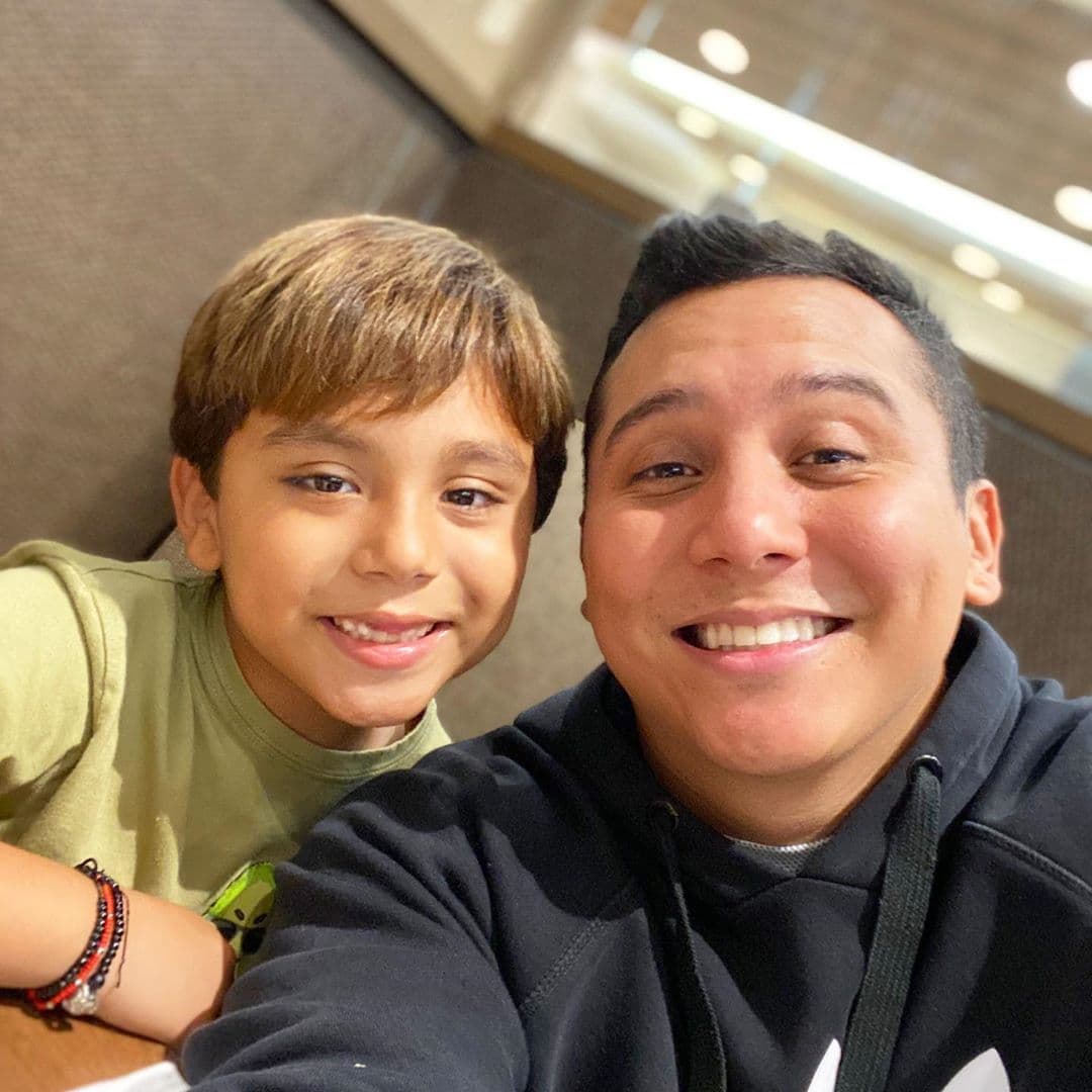 Durante varios años Edwin Luna no pudo ver a su hijo, Miguel Alexander, pero recientemente ha reanudado su relación con su primogénito mediante algunos encuentros que ha dejado ver el cantante en sus redes sociales.