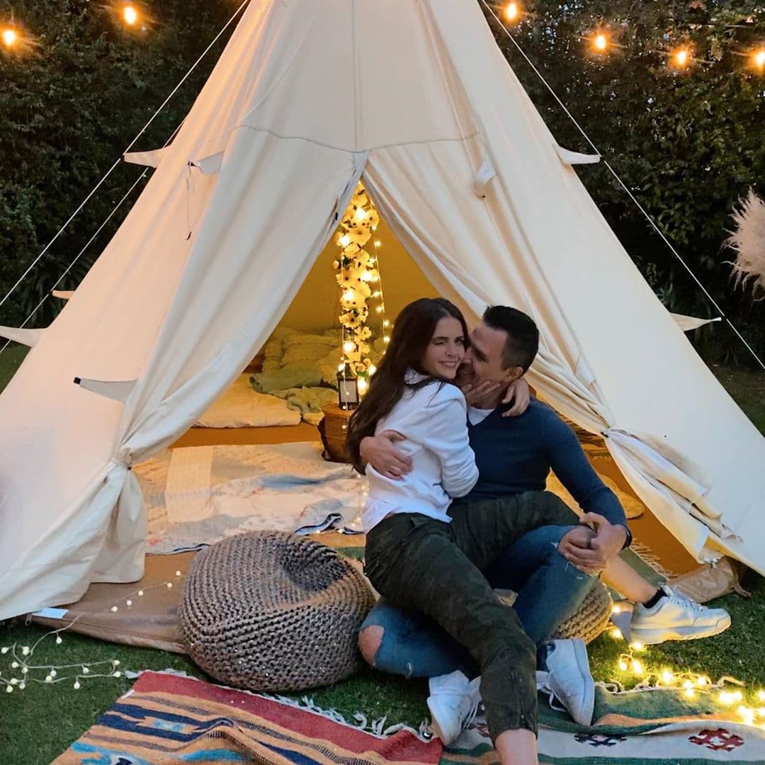 A través de su cuenta oficial de Instagram, la actriz compartió una serie de fotografías en las que mostró a detalle el evento que organizaron para celebrar tanto su cumpleaños como el de su esposo Billy Rovzar, quien también cumple el mismo día.