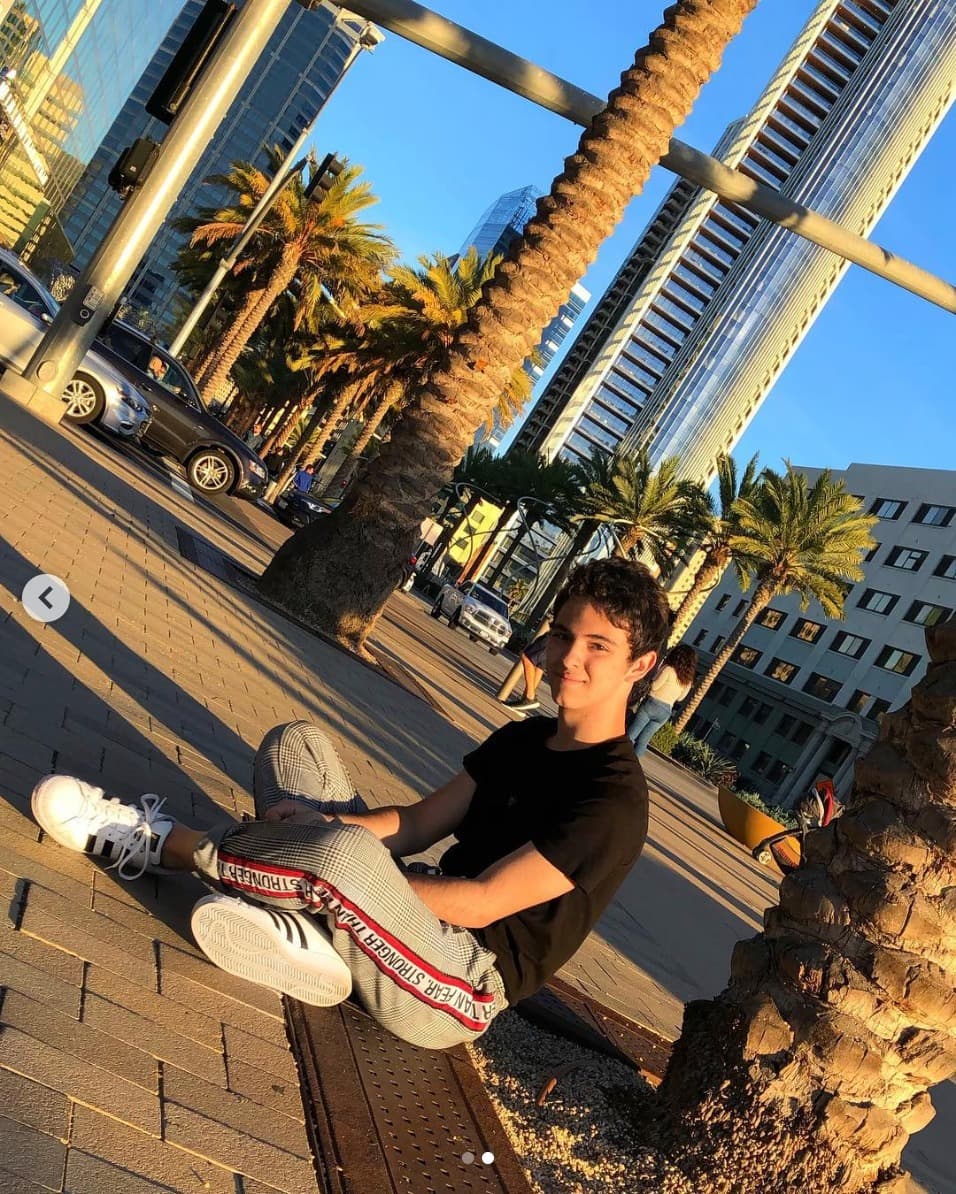 Sin embargo, en diversas ocasiones también ha presumido su gusto por la ropa deportiva tal como lo vemos en esta foto.