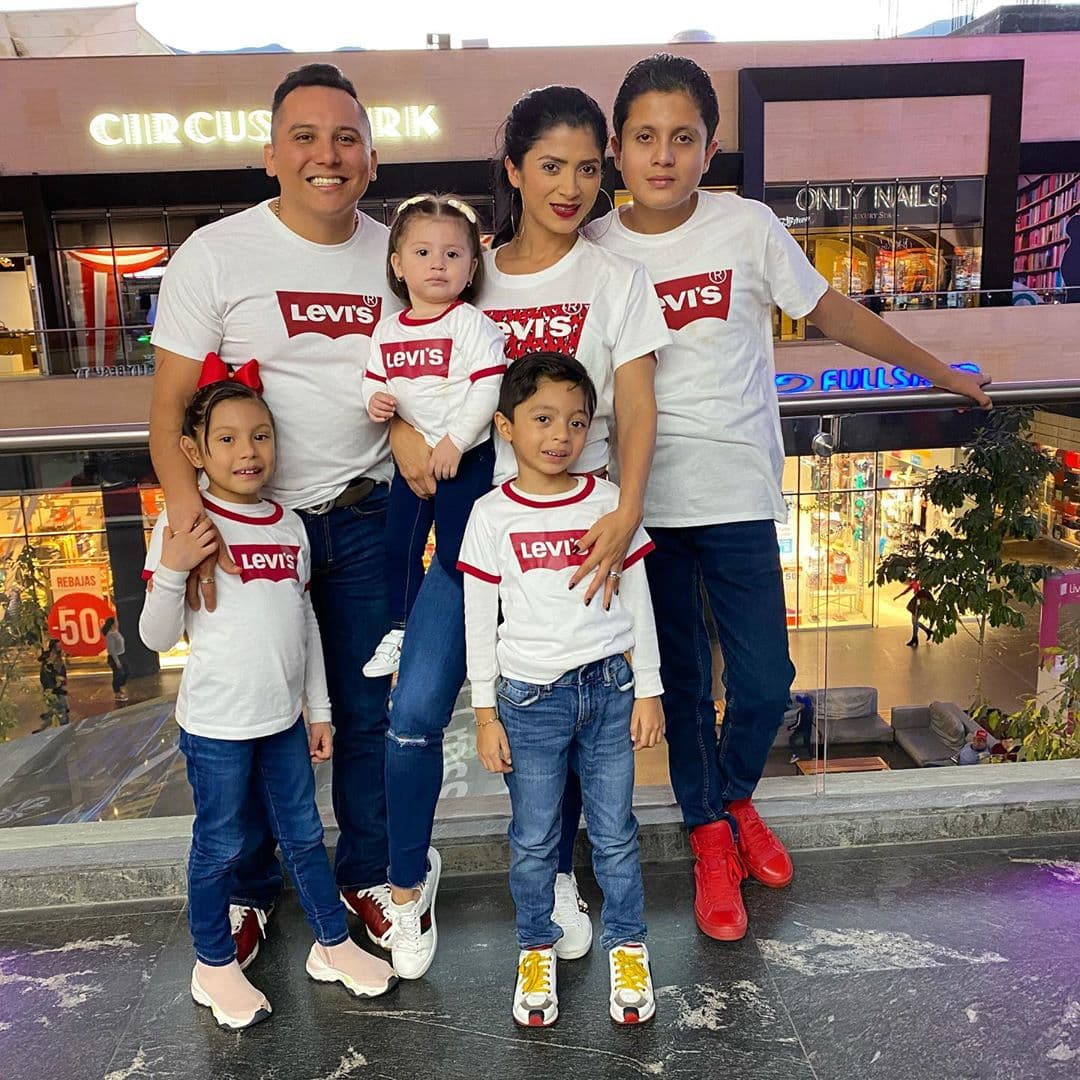 En algunos posteos, incluso, Edwin Luna ha posado con los dos hijos de la cantante de ‘Vacilar’ destacando que la convivencia cada vez es más cercana: “Un rato al golf y #ElianBoy haciendo pruebas a ver si le gusta”.