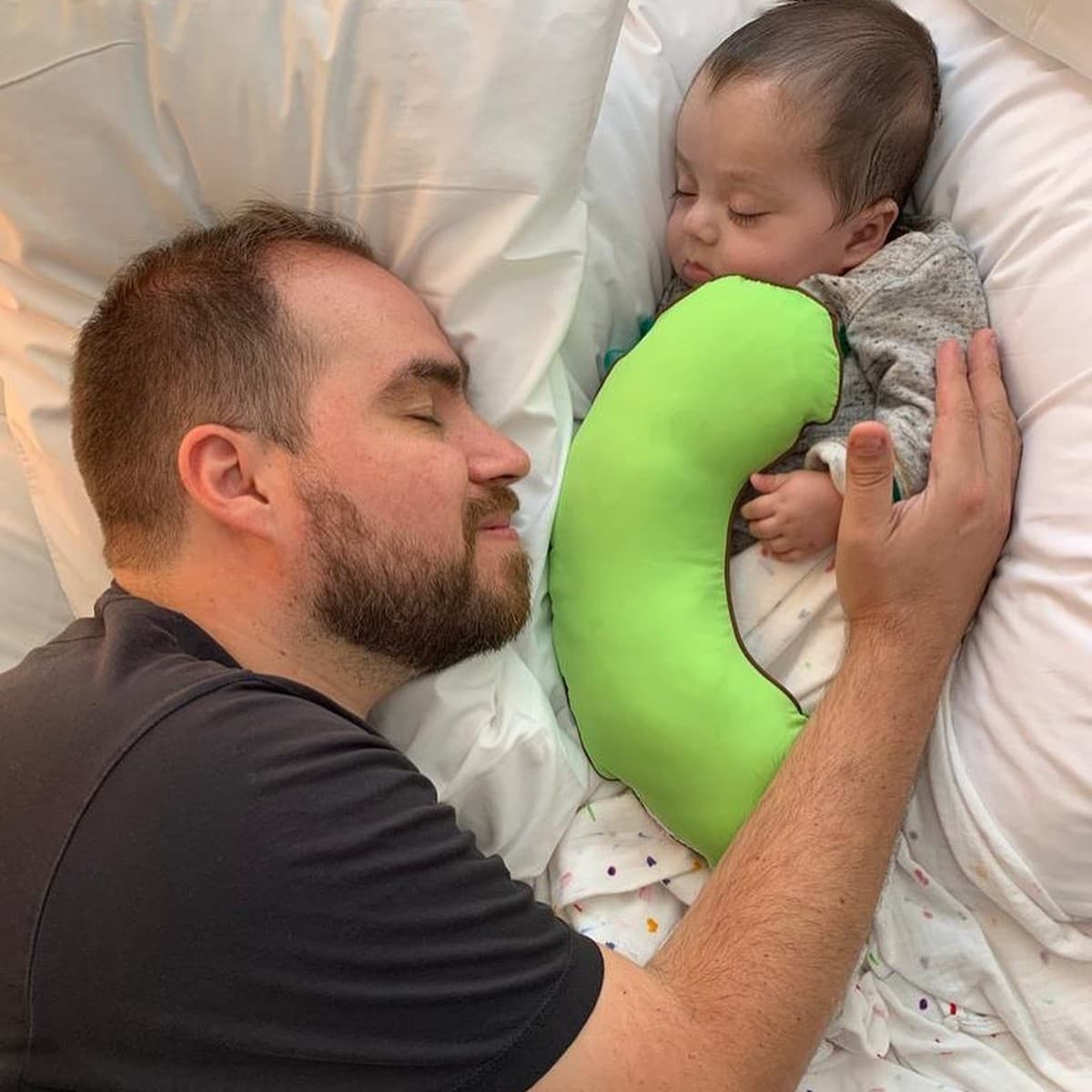 Francisco Alanís, mejor conocido como Sopitas, enfrentó la muerte de su hijo Lucas, de tan solo un año, el 29 de enero de 2020. De acuerdo con el periodista, el pequeño estaba en tratamiento tras ser diagnosticado con extrofia cloacal, una de las malformaciones congénitas más severas en los recién nacidos.