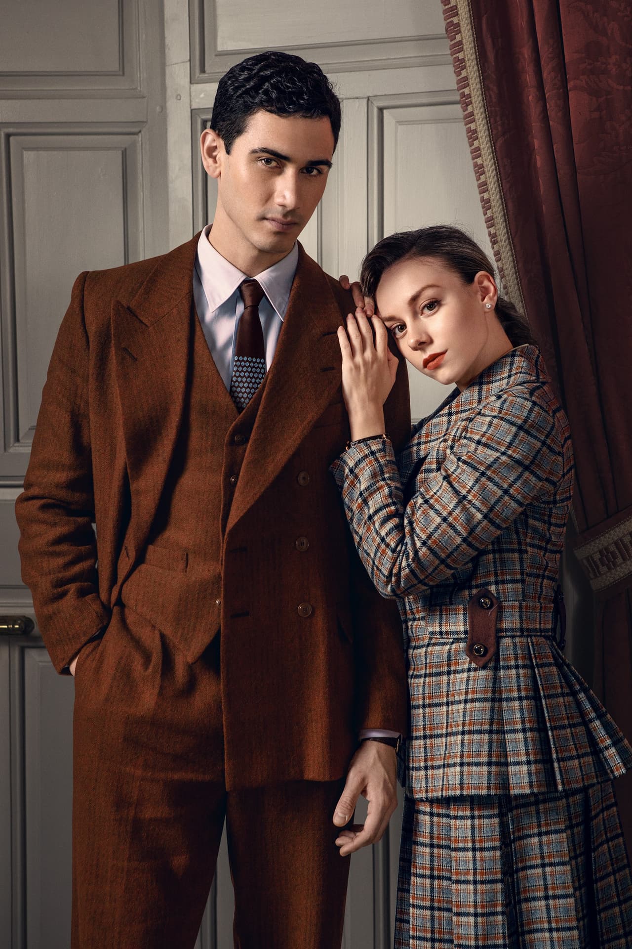 A la lista se suma ‘Alguien tiene que morir’, serie de Netflix que protagoniza junto a Esther Expósito, actriz española con quien se le ha vinculado sentimentalmente.